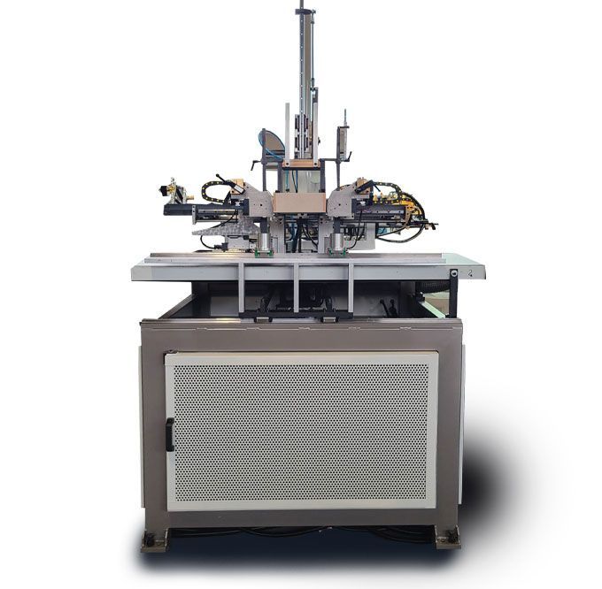 progettata e costruita per centrare la scatola sul foglio tramite fotocellule e cilindri idraulici.